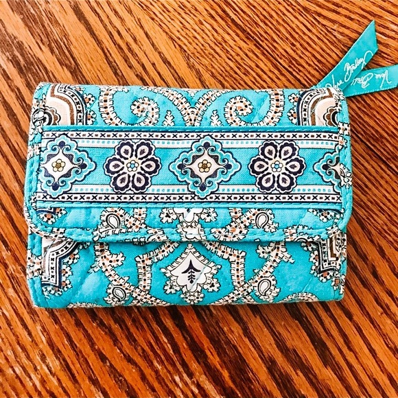 Vera Bradley Accessories - Vera Bradley Purse - NWOT